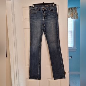 Sz 6 Tall NY & Co. Straight Leg Jeans in Stretchy Denim